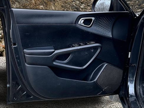 Used 2021 Kia Soul S image 17