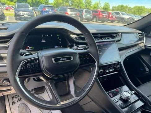 Used 2023 Jeep Grand Cherokee Overland AWD/4WD image 14