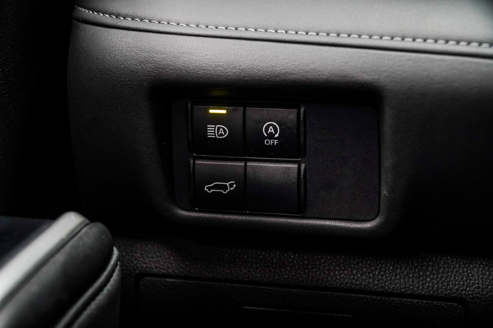 Used 2025 Toyota Highlander LE FWD image 28