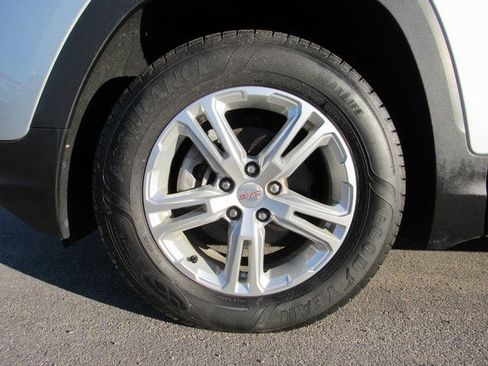 Used 2021 GMC Terrain SLE w/ Driver Convenience Package image 9