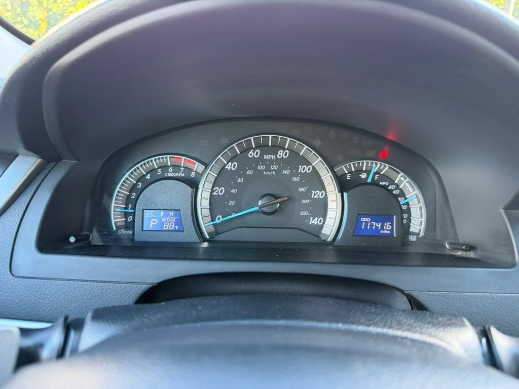 Used 2012 Toyota Camry SE FWD image 12
