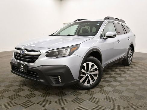 Used 2022 Subaru Outback Premium image 2