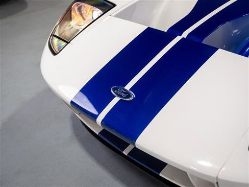 Used 2005 Ford GT image 7