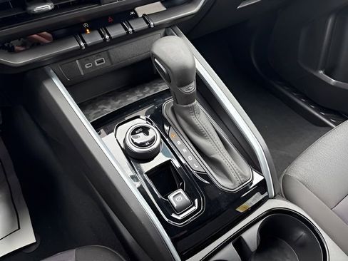 Used 2023 Chevrolet Colorado Trail Boss w/ Technology Package image 17