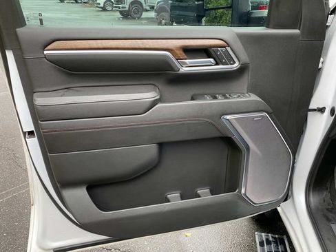 Used 2024 Chevrolet Silverado 2500 High Country w/ High Country Premium Package AWD/4WD image 12