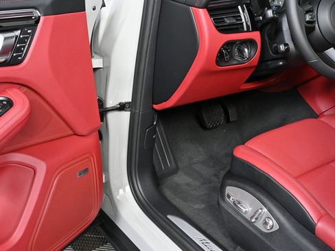 New 2026 Porsche Macan S image 9