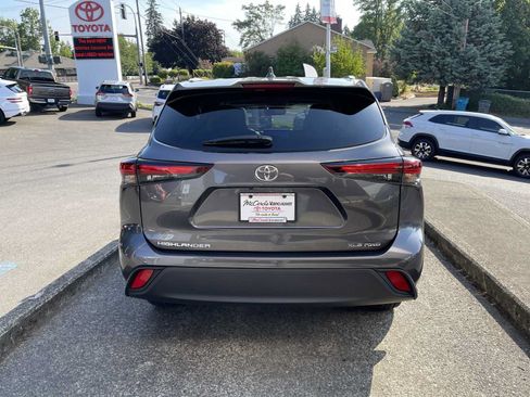Certified 2024 Toyota Highlander XLE AWD/4WD image 6