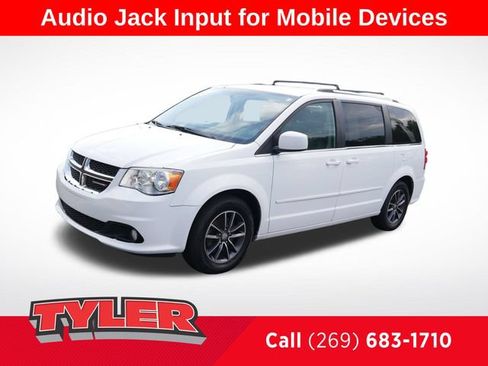 Used 2017 Dodge Grand Caravan SXT FWD image 3