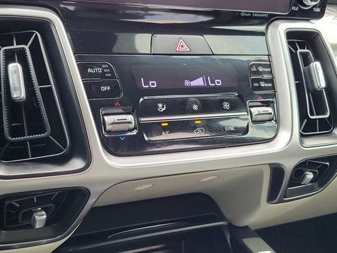Used 2023 Kia Sorento S FWD image 24