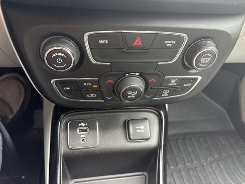 Used 2019 Jeep Compass Limited FWD image 19