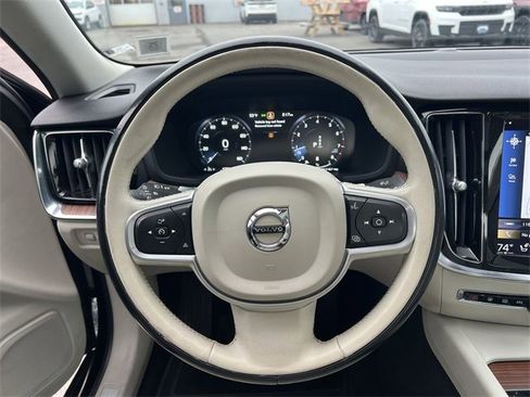 Used 2022 Volvo S60 B5 Momentum w/ Premium Package image 20