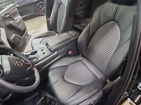Used 2023 Toyota Highlander XSE FWD image 17