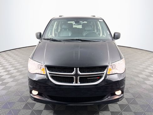 Used 2019 Dodge Grand Caravan SXT image 2