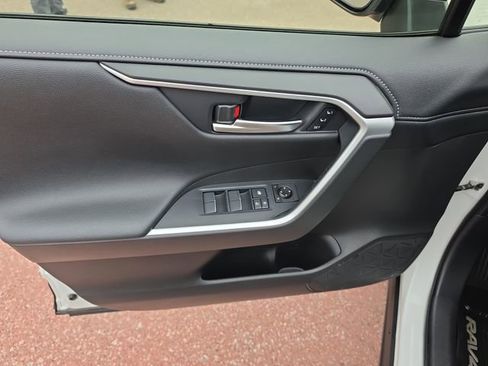 Used 2020 Toyota RAV4 Limited AWD/4WD image 10