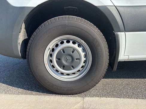 Used 2023 Mercedes-Benz Sprinter 2500 image 13