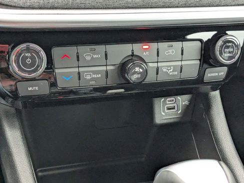 Used 2026 Jeep Compass Latitude AWD/4WD image 29