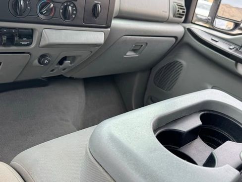 Used 2005 Ford F350 XLT image 23