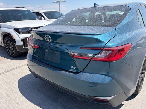 Used 2025 Toyota Camry SE FWD image 4