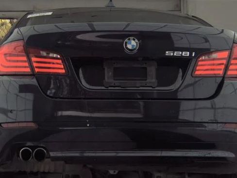 Used 2011 BMW 528i Sedan image 4