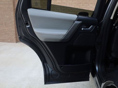 Used 2010 Land Rover LR2 HSE AWD/4WD image 21