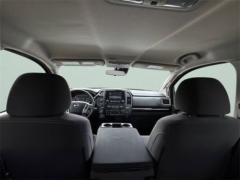 Used 2023 Nissan Titan SV image 16