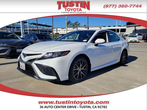 Certified 2021 Toyota Camry SE image 1