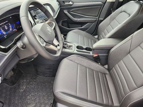 New 2024 Volkswagen Jetta SE image 9