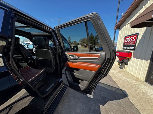 Used 2023 GMC Yukon Denali Ultimate image 40