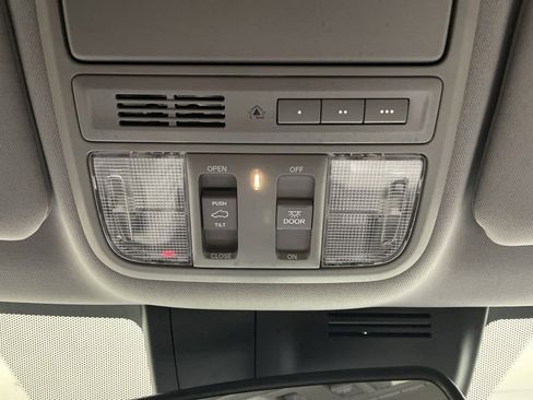 Used 2020 Honda CR-V Touring image 31