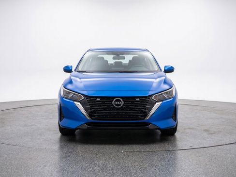Used 2025 Nissan Sentra SV FWD image 2