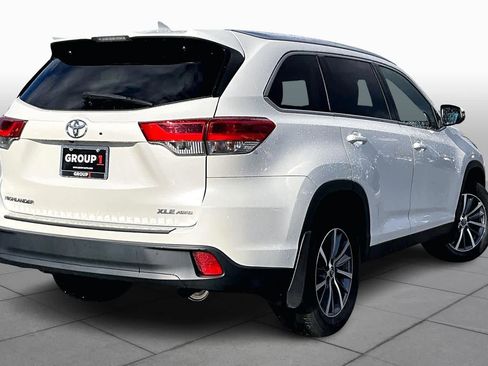Used 2019 Toyota Highlander XLE image 12