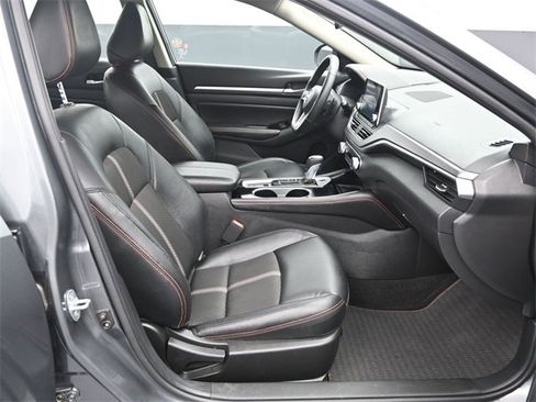 Used 2025 Nissan Altima 2.5 SR image 10