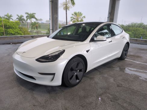 Used 2023 Tesla Model 3 Standard Range image 9