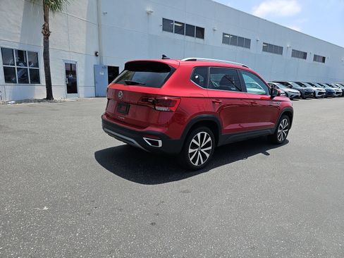 Used 2023 Volkswagen Taos SE FWD image 5