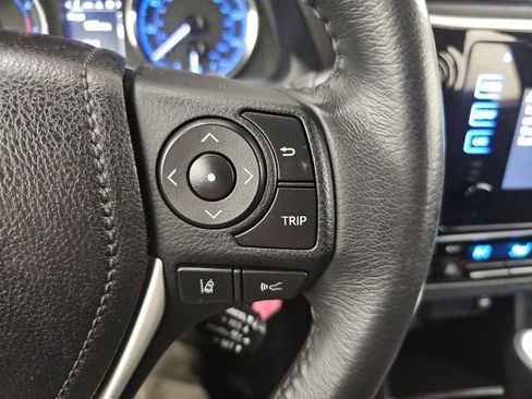 Used 2018 Toyota Corolla SE image 19