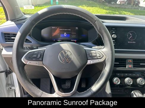 Used 2023 Volkswagen Taos SE w/ Panoramic Sunroof Package AWD/4WD image 10