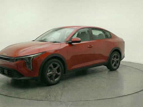 Used 2025 Kia K4 LXS image 3