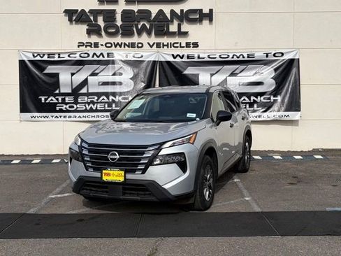Used 2024 Nissan Rogue S FWD image 2