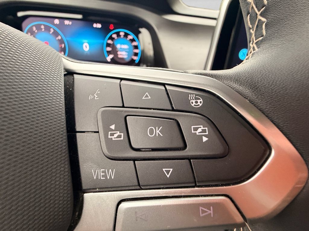 Used 2024 Volkswagen Atlas Cross Sport SE FWD image 18