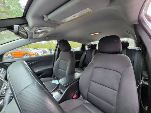 Used 2017 Chevrolet Malibu LT image 12