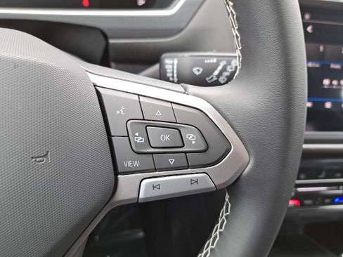 Certified 2023 Volkswagen Tiguan SE w/ Panoramic Sunroof Package image 18