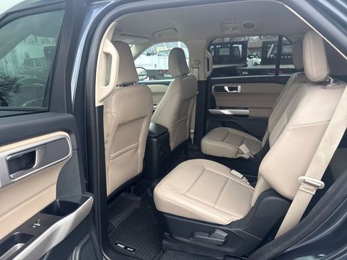 Used 2024 Ford Explorer XLT w/ Equipment Group 202A image 16
