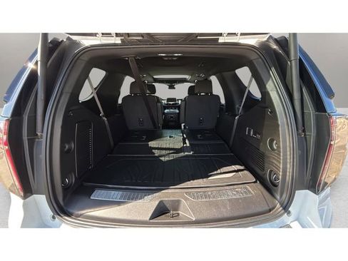 Used 2023 Chevrolet Tahoe Z71 w/ Luxury Package AWD/4WD image 33