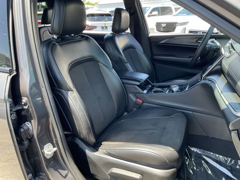 Used 2023 Jeep Grand Cherokee L Laredo AWD/4WD image 21