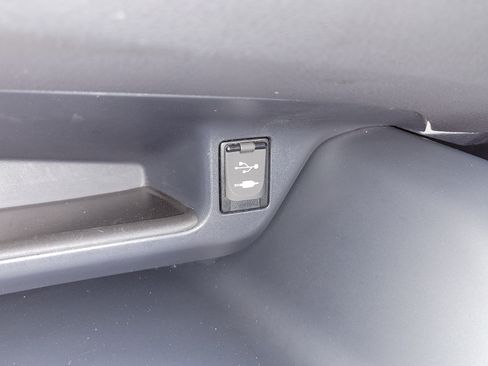 Used 2018 Toyota C-HR XLE FWD image 35