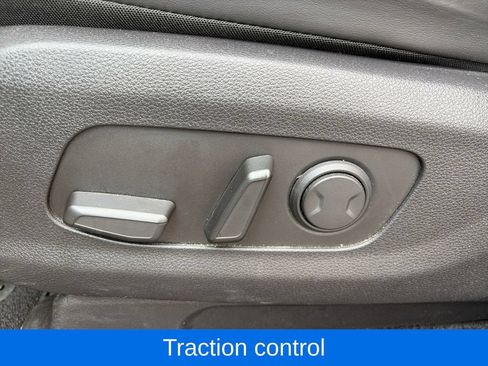 Used 2023 Kia Carnival LX FWD image 16