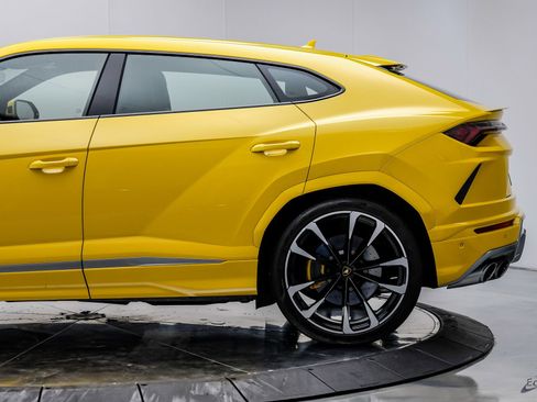 Used 2021 Lamborghini Urus AWD/4WD image 9