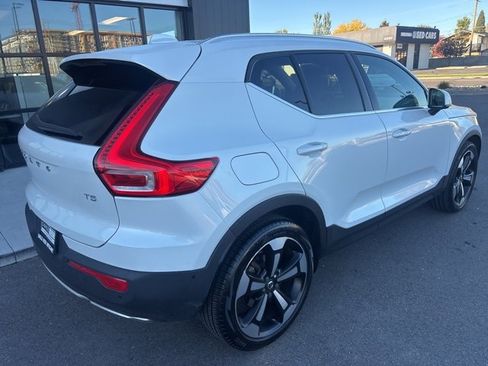 Used 2019 Volvo XC40 T5 Inscription image 10