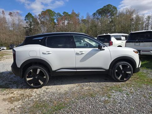 New 2026 Nissan Kicks SR FWD image 9
