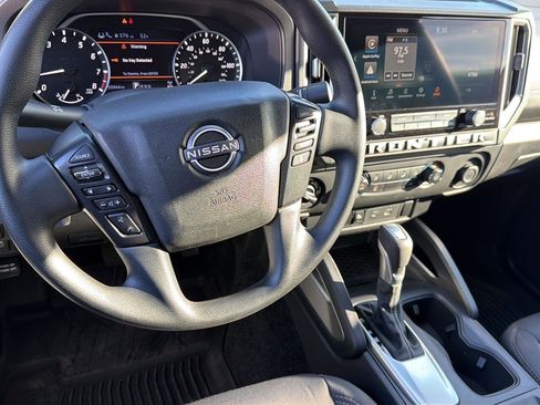 Used 2025 Nissan Frontier SV image 17